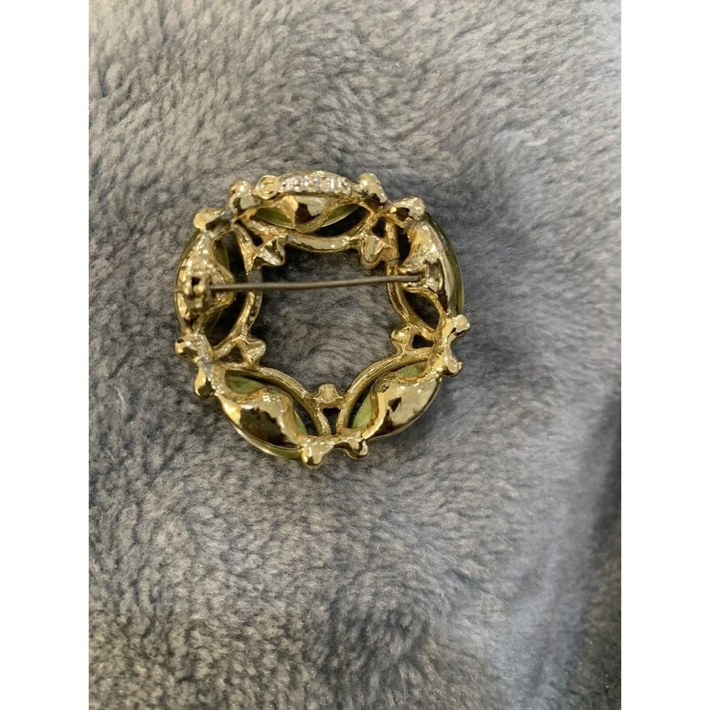 Emmons Vintage 1950s Gold With Green Cabochons Circle Wreath Brooch‎ Lapel Pin